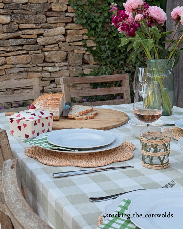 Solva Scallop Placemat Set of 2, handwoven rattan