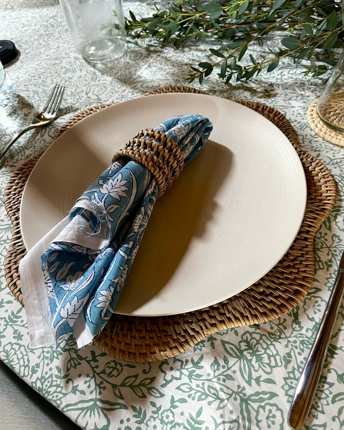 Solva Scallop Placemat Set of 2 in Brown, handwoven rattan