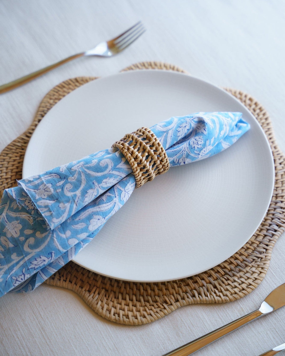 Solva Scallop Placemat Set of 2, handwoven rattan