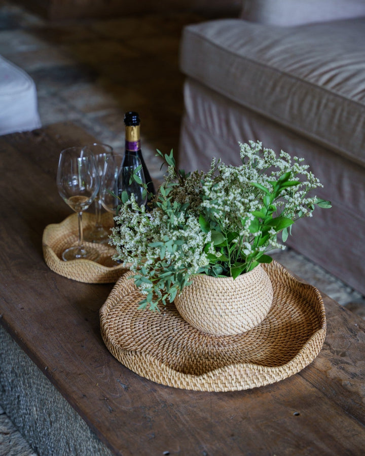Solva Round Scallop Tray, handwoven rattan