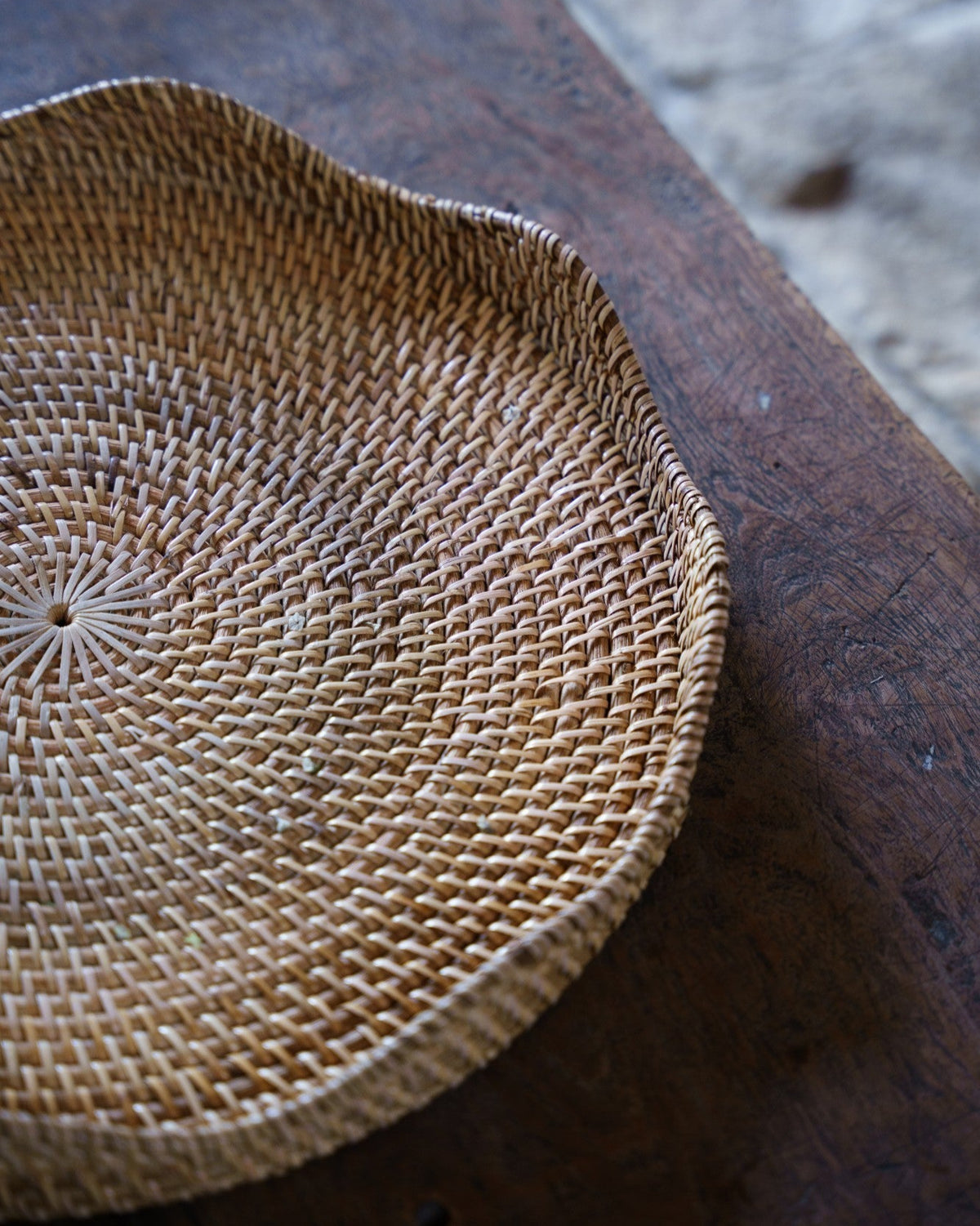 Solva Round Scallop Tray in Natural, handwoven rattan