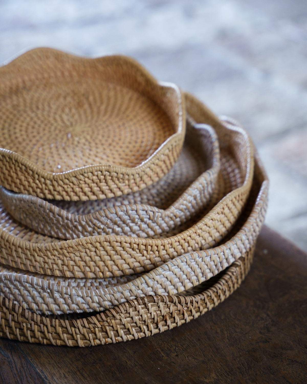Solva Round Scallop Tray, handwoven rattan